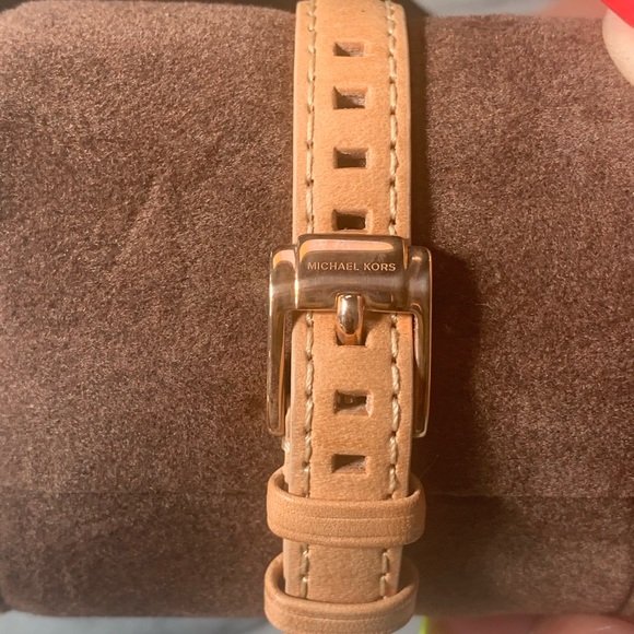 Michael Kors gift box Watch - Picture 4 of 9